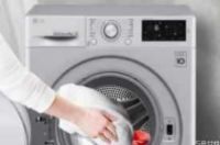 有扣子的衣服能放洗衣机吗 洗衣服时扣子怎么处理-爱搭网